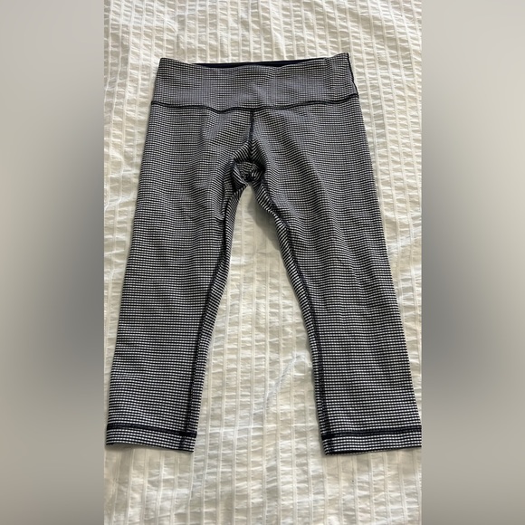 Lululemon navy/white capris size 6 - Picture 1 of 6